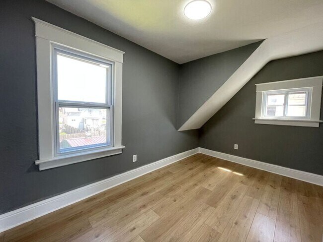 Building Photo - 1519 Vinal St