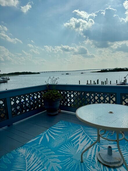 Private balcony with views - 435 Harborside Dr W