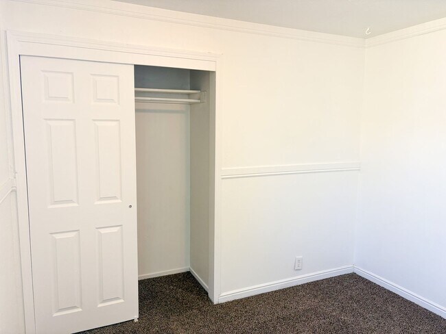 Building Photo - 4426 S Rosehaven Ct