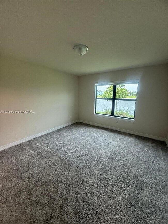 Building Photo - 3141 Tamarind Dr