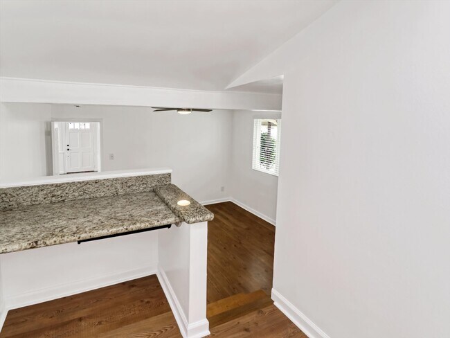 Building Photo - 218 25th Pl