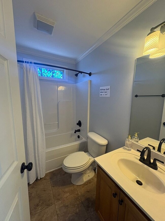 Building Photo - 4 Bedroom 3 Bath House