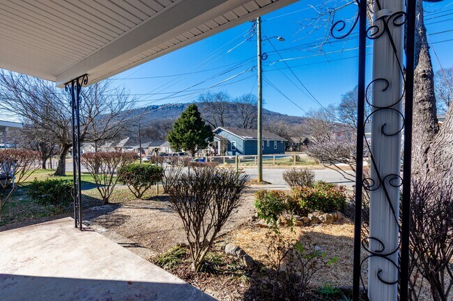 Building Photo - 3312 Tarlton Ave