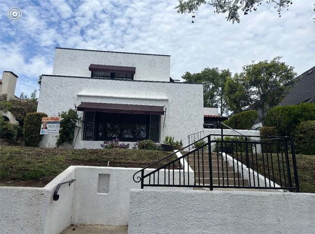 Building Photo - 405 W Brookdale Pl
