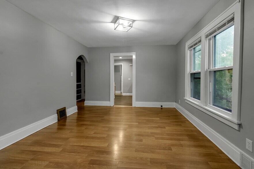 Primary Photo - 272 Windermere Blvd