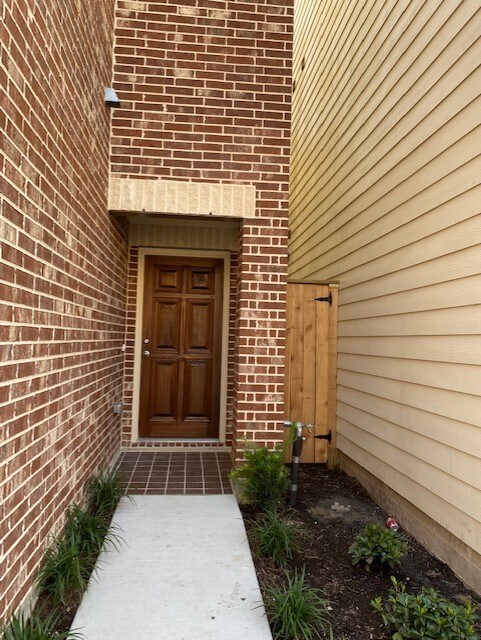 Building Photo - 11604 Main Cypress Dr