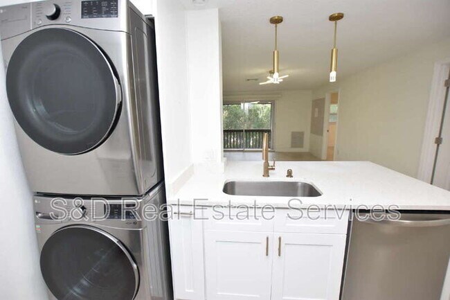 Building Photo - 141 Fernery Rd