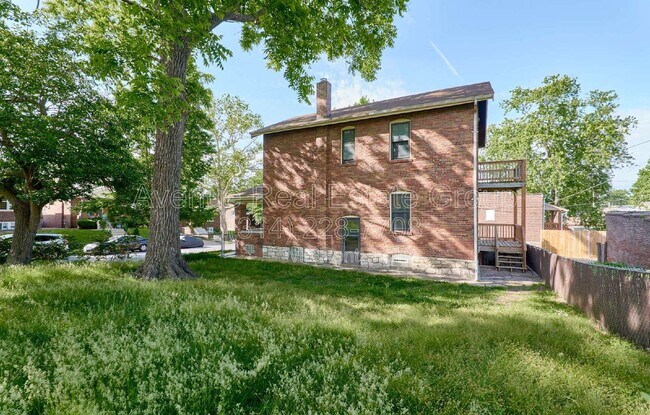 Building Photo - 5021 Ray Ave