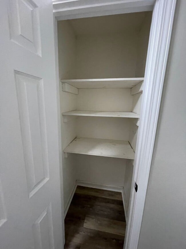 Building Photo - 407/409 Walnut Road