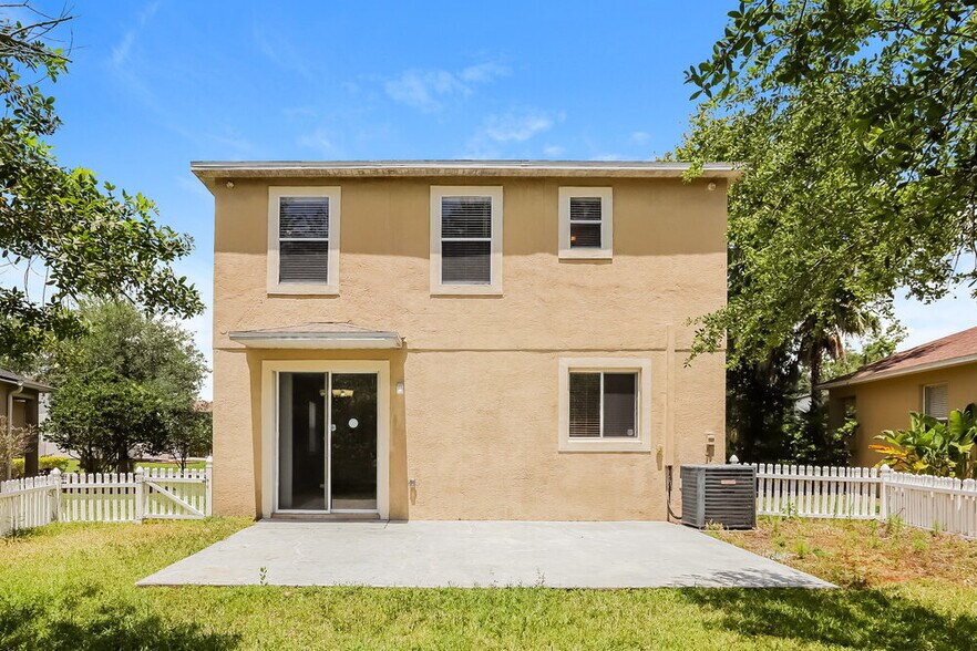 Building Photo - 26820 Stillbrook Dr