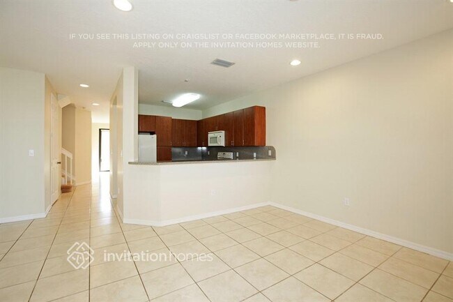 Building Photo - 636 NE 35th Ave