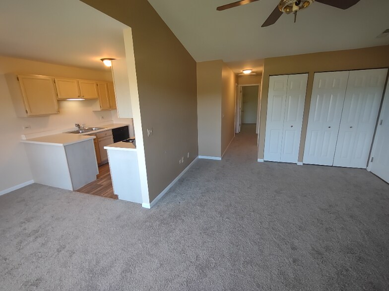 Building Photo - 280 Crestview Dr