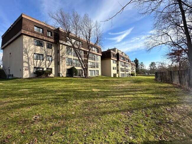 Building Photo - 12710 Veirs Mill Rd