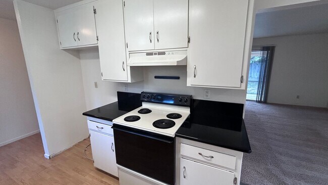 Building Photo - 2004 Robbie Ave