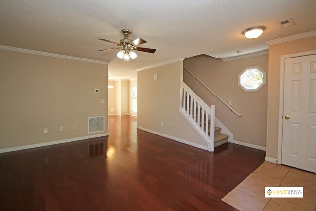 Building Photo - 760 Camelot Ln