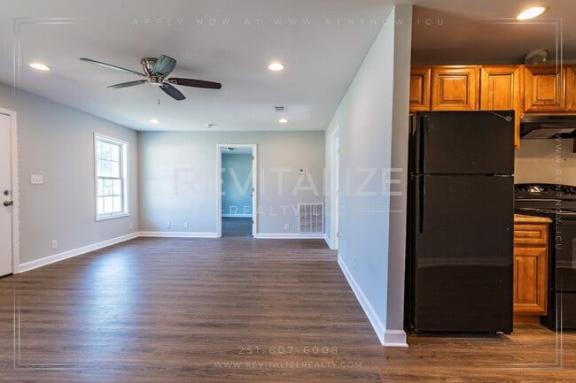 Building Photo - **NO SECURITY DEPOSIT** 5 Bedroom Home in ...