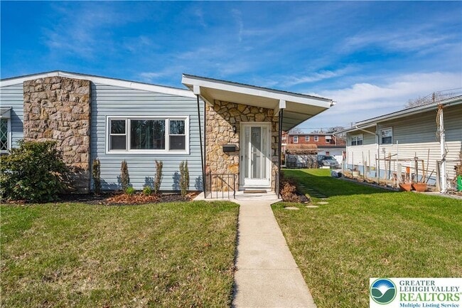 Building Photo - 732 N St Lucas St