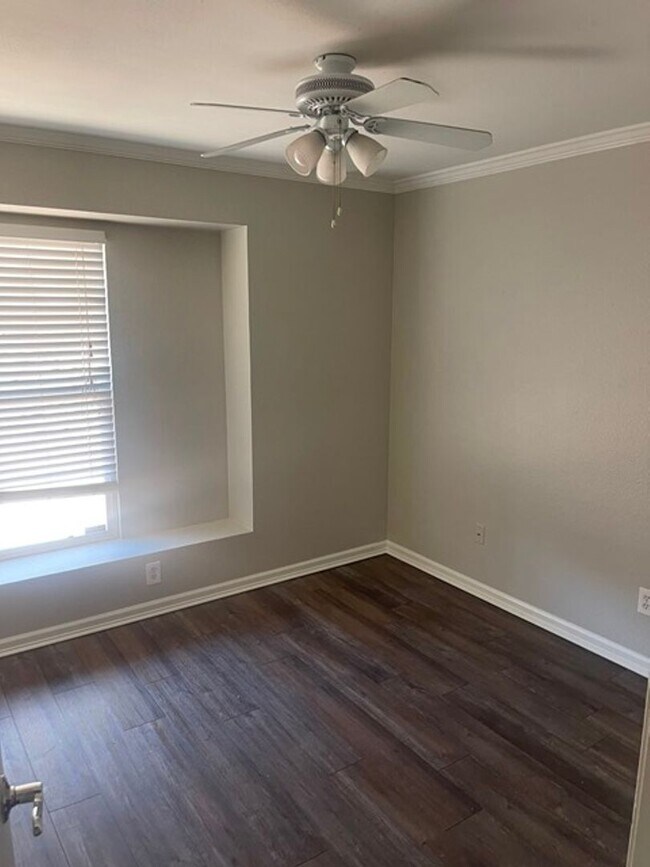 Building Photo - 16435 S 43rd St