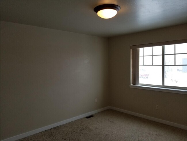 Building Photo - 163 Gena Cir