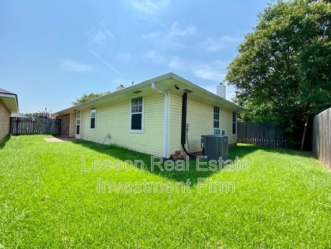 Building Photo - 3315 Raleigh Pl