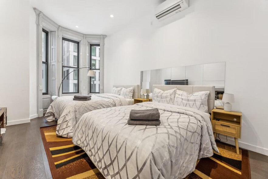 Building Photo - 60 E 56th St