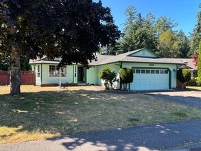 Building Photo - 3233 Jeri Dr NE
