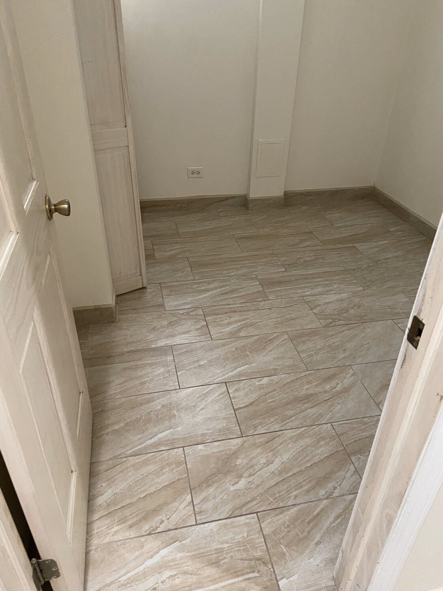 Building Photo - 1829 S California Ave