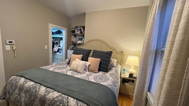 Building Photo - 48 Bartley St