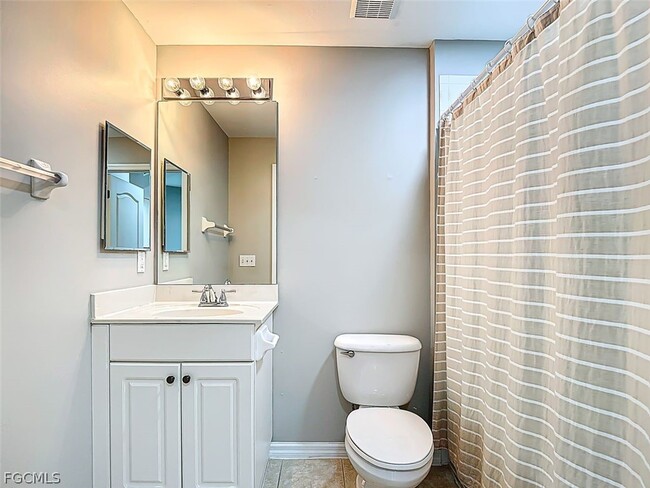 Building Photo - 12151 Summergate Cir