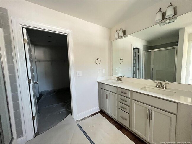 Building Photo - 324 Carr Ln