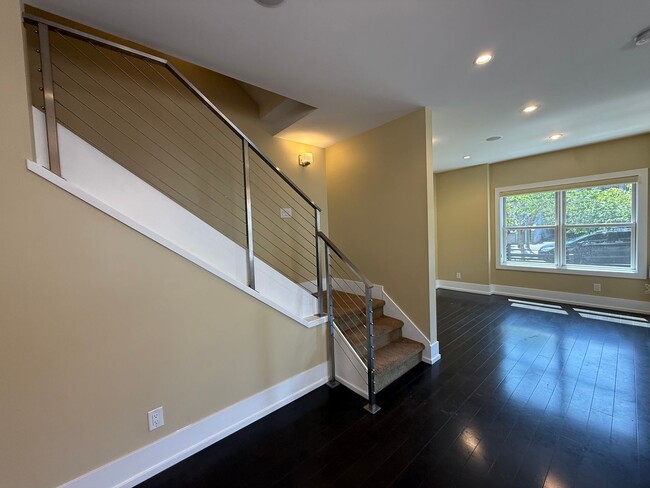 Building Photo - Fabulous Queen Anne Home!  Sunday June 14th from 3:00-4:00!