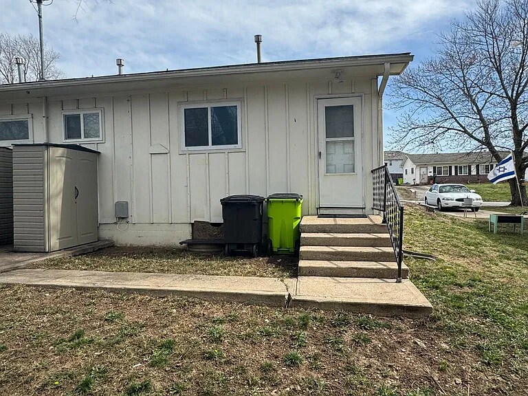 Building Photo - 500 Maier Dr