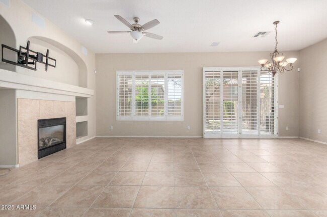 Building Photo - 2731 W Cottonwood Ln