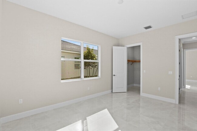 Building Photo - 14823 Wildwood Cir