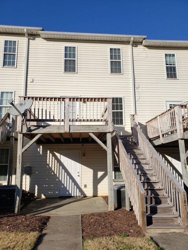 Building Photo - 2 bedroom Townhouse in Mooresville