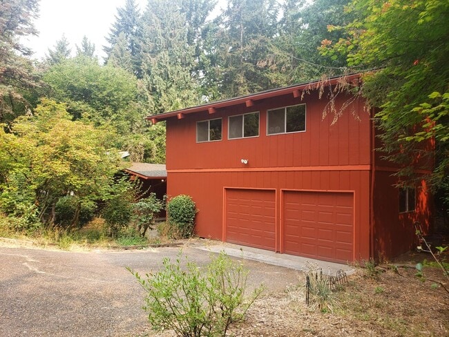 Building Photo - Unique Two Story Home in the Lincoln Area - Available Now!