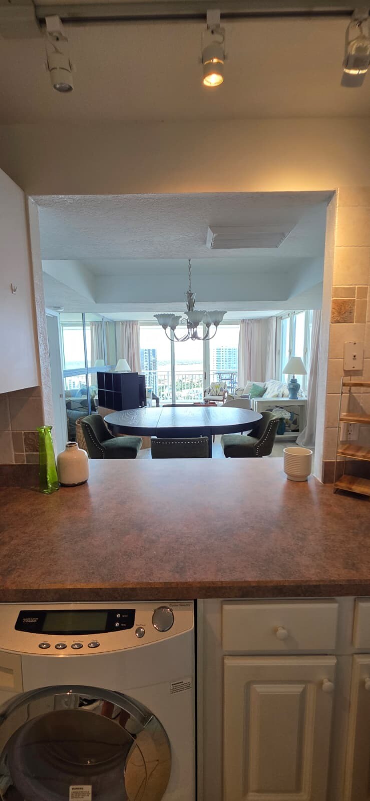 Building Photo - 3047 S Atlantic