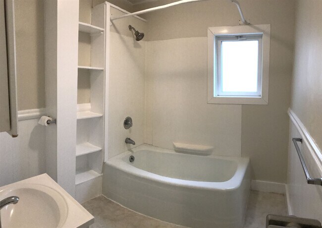 Building Photo - 21 Union St