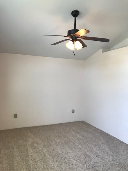 Building Photo - 1335 Sandy Ln