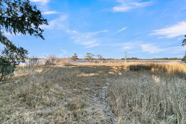 Building Photo - Spacious 3-Bedroom Home on Wadmalaw Island