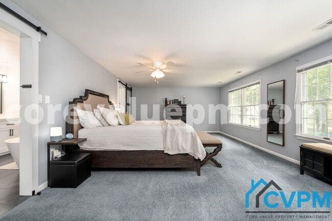 Building Photo - 15952 Alameda Dr