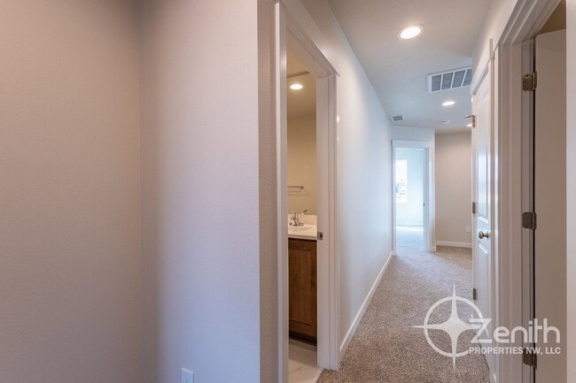 Building Photo - 8509 NE 134th Pl