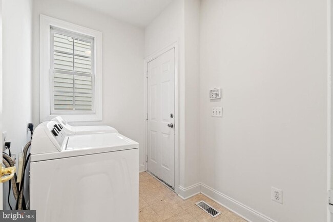 Building Photo - 13049 Taverner Loop