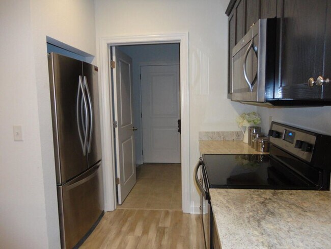 Building Photo - Large Condo For Rent