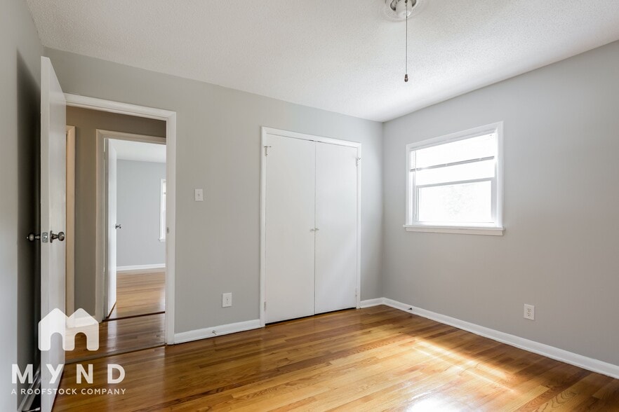 Building Photo - 1530 Ridgewood Dr