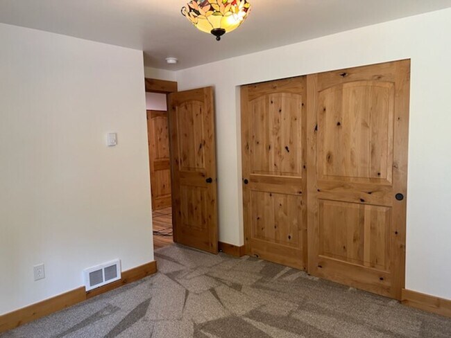 Building Photo - 17447 Auklet Dr