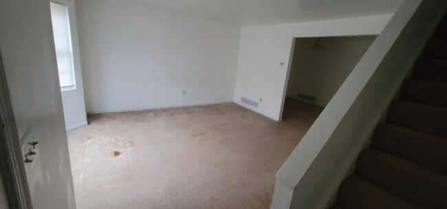 Building Photo - Affordable 2 bedroom / 1 bathroom townhome.