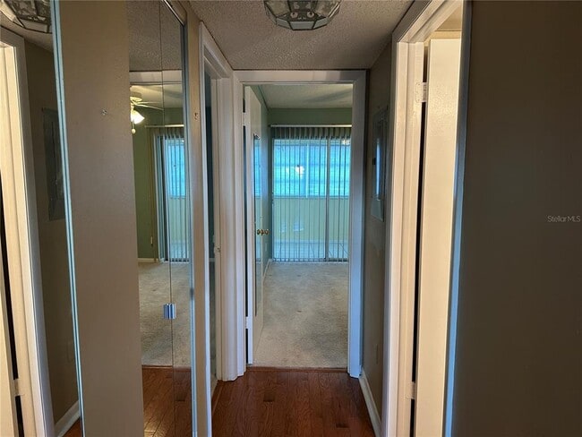 Building Photo - 209 NE Lincoln Cir N