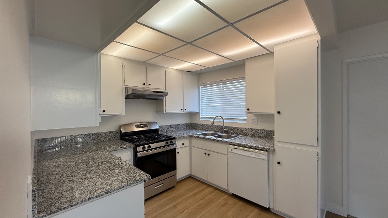 Building Photo - 634 E La Veta Ave