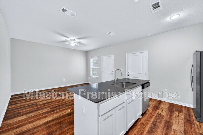 Building Photo - 2813 Peony Dr